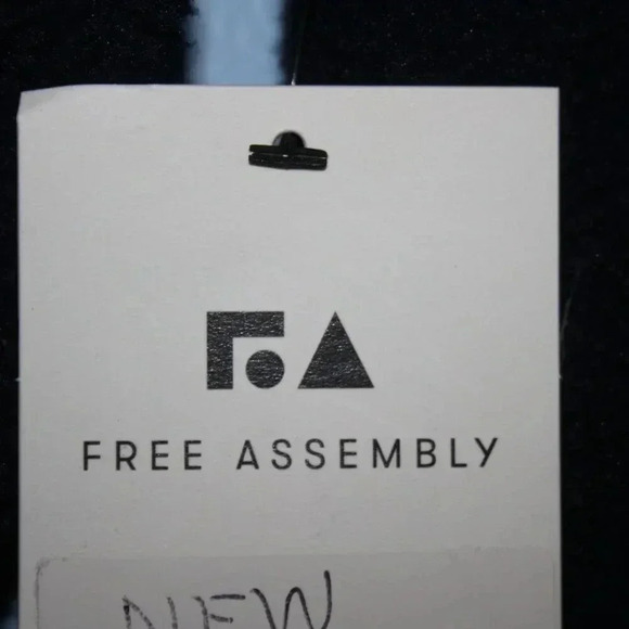 Free Assembly Fleece Jacket Sized XS - Picture 16 of 16